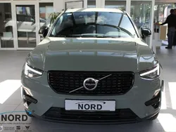Grün Gebraucht 2023 Volvo XC40 Plus SUV | 35.950 € (Fairer Preis)