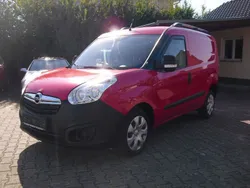 Rot Gebraucht 2015 Opel Combo Van / Kleinbus | 7.550 € (Fairer Preis)