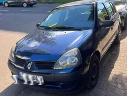 Blau Gebraucht 2004 Renault Clio II Kleinwagen | 1.200 €