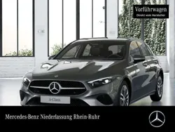 Mountain grau Gebraucht 2025 Mercedes A250 Progressive Limousine | 45.990 €
