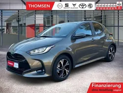 Manganbronze braun Gebraucht 2024 Toyota Yaris Hybrid Team Kleinwagen | 25.785 € (Teuer)