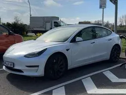 Weiß Gebraucht 2020 Tesla Model 3 Limousine | 31.900 €