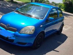 Blau Gebraucht 2003 Toyota Yaris Kleinwagen | 1.900 €