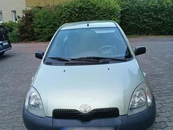 Grün Gebraucht 2002 Toyota Yaris Kleinwagen | 800 €