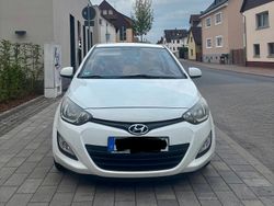 Weiß Gebraucht 2013 Hyundai i20 Kleinwagen | 4.250 € (Etwas zu teuer)