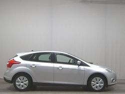 Polarsilber metallic Gebraucht 2014 Ford Focus Trend Limousine | 3.450 € (Superpreis)