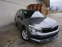 Graphitegrau metallic Neu 2025 Skoda Kamiq Selection SUV | 23.995 € (Superpreis)