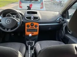 Silber Gebraucht 2006 Renault Clio II Kleinwagen | 750 € (Guter Preis)