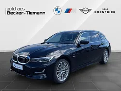Saphirschwarz Gebraucht 2022 BMW 330e Sport Line Kombi | 31.710 € (Fairer Preis)