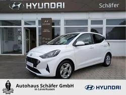 Atlas white / sol Gebraucht 2022 Hyundai i10 Edition 30 Kleinwagen | 13.885 € (Fairer Preis)