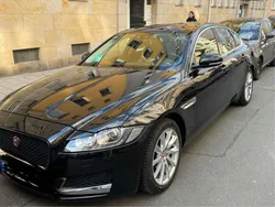 Schwarz Gebraucht 2015 Jaguar XF Prestige Limousine | 15.999 €