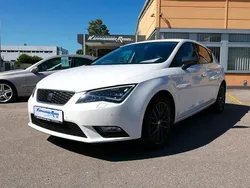 Weiß Gebraucht 2015 Seat Leon CONNECT Limousine | 11.900 € (Fairer Preis)