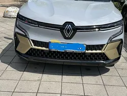 Grau Gebraucht 2022 Renault Mégane Iconic Limousine | 29.990 € (Fairer Preis)