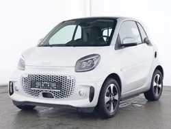 Weiß Gebraucht 2024 Smart ForTwo Electric Drive Passion Exclusive Coupé | 16.222 € (Fairer Preis)