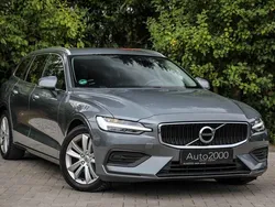 Grau Gebraucht 2021 Volvo V60 Momentum Kombi | 14.990 € (Etwas zu teuer)