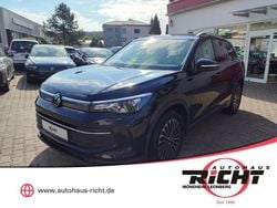 Schwarz Gebraucht 2024 VW Tiguan Life SUV | 30.780 € (Fairer Preis)