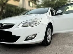 Weiß Gebraucht 2011 Opel Astra Limousine | 4.300 € (Guter Preis)