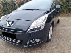 Schwarz Gebraucht 2012 Peugeot 5008 Allure Van / Kleinbus | 5.950 € (Fairer Preis)