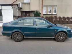 Grün Gebraucht 1999 Skoda Octavia Limousine | 990 €