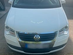 Weiß Gebraucht 2008 VW Touran Van / Kleinbus | 2.199 € (Guter Preis)