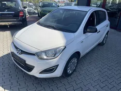 Weiß Gebraucht 2013 Hyundai i20 Edition Limousine | 5.500 € (Teuer)
