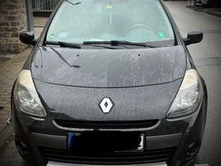Schwarz Gebraucht 2009 Renault Clio II Dynamique Limousine | 2.500 € (Fairer Preis)