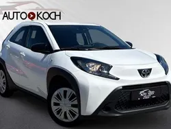 Weiß Gebraucht 2023 Toyota Aygo Play Kleinwagen | 16.990 € (Etwas zu teuer)