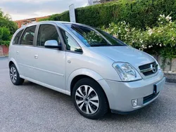 Silber Gebraucht 2004 Opel Meriva Van / Kleinbus | 3.990 € (Etwas zu teuer)