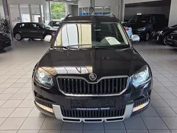 Schwarz Gebraucht 2015 Skoda Yeti Adventure SUV | 10.900 € (Fairer Preis)