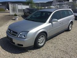 Silber (metallic) Gebraucht 2005 Opel Vectra Kombi | 2.000 € (Fairer Preis)