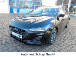 Obsidianschwarz metallic Neu 2025 Ford Focus ST-Line X Kombi | 27.990 € (Guter Preis)