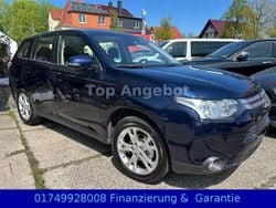 Blau Gebraucht 2015 Mitsubishi Outlander Classic Collection SUV | 10.499 €