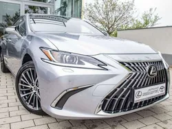 Iridiumsilber metallic Gebraucht 2023 Lexus ES300 Business Edition Limousine | 39.990 € (Guter Preis)