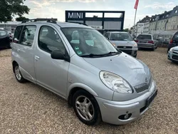 Grau Gebraucht 2004 Toyota Yaris Verso Sol Van / Kleinbus | 2.750 € (Guter Preis)