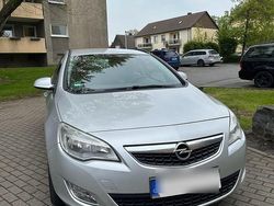 Grau Gebraucht 2011 Opel Astra Kombi | 3.000 € (Teuer)