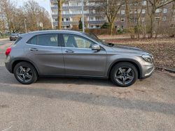 Grau Gebraucht 2014 Mercedes GLA200 SUV | 12.999 € (Fairer Preis)