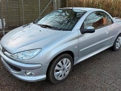 Silber Gebraucht 2006 Peugeot 206 CC Cabrio | 2.250 €