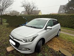 Silber Gebraucht 2017 Hyundai i20 GO! Limousine | 8.450 € (Fairer Preis)