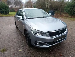 Grau Gebraucht 2017 Peugeot 301 Limousine | 4.500 €