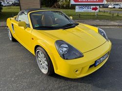 Gelb Gebraucht 2002 Toyota MR2 Cabrio | 12.990 € (Etwas zu teuer)