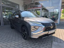 Grau Gebraucht 2022 Mitsubishi Eclipse Cross Plus SUV | 23.900 € (Fairer Preis)