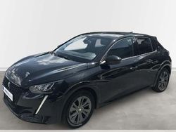 Lackierung schwarz perla nera/ Gebraucht 2021 Peugeot e-208 Allure Kleinwagen | 15.490 € (Fairer Preis)