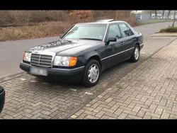 Blau Gebraucht 1993 Mercedes E280 Limousine | 9.500 €