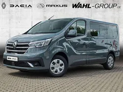 Grau Gebraucht 2023 Renault Trafic Life Van | 46.200 € (Teuer)