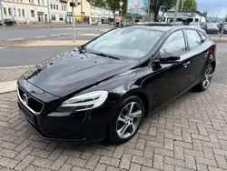Schwarz Gebraucht 2017 Volvo V40 Momentum Kombi | 11.900 € (Fairer Preis)