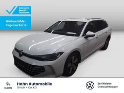 Oryxweiß perlmutteffekt Gebraucht 2024 VW Passat Elegance Kombi | 36.930 € (Guter Preis)