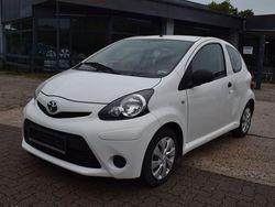 Weiß Gebraucht 2012 Toyota Aygo Basis Kleinwagen | 1.998 € (Superpreis)