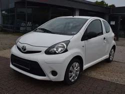 Weiß Gebraucht 2012 Toyota Aygo Basis Kleinwagen | 2.500 € (Superpreis)