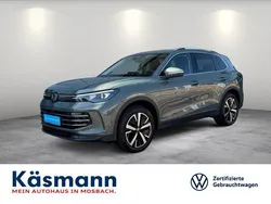 Cipressinogrün metallic Gebraucht 2024 VW Tiguan Elegance SUV | 45.950 € (Superpreis)