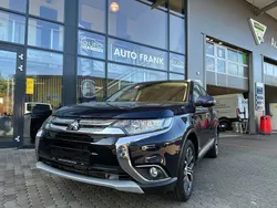 Blau Gebraucht 2016 Mitsubishi Outlander Plus SUV | 12.999 € (Etwas zu teuer)